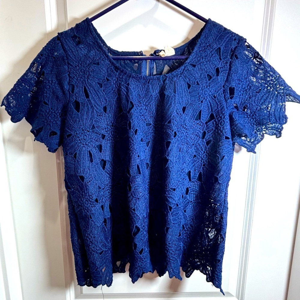 Japna Blue Floral and Lace Top. Medium.